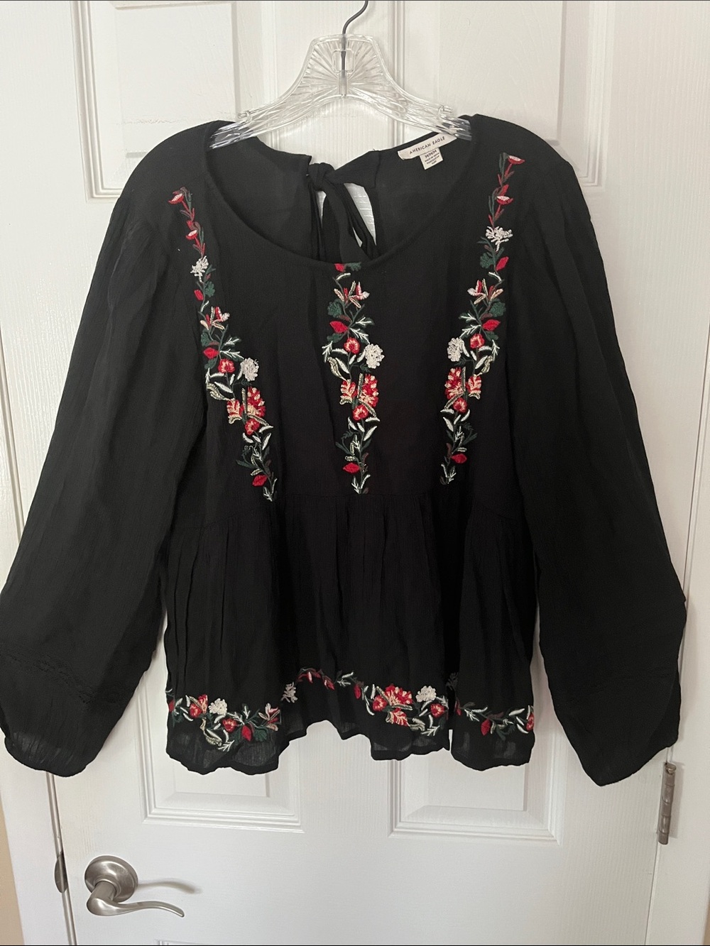 American Eagle embroidered boho pullover peasant top black red green floral sz M